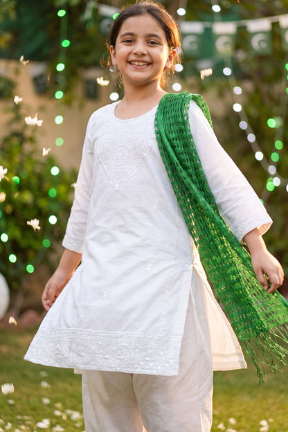Azadi Elegance: White Chikankari Kurti with Scallop Border