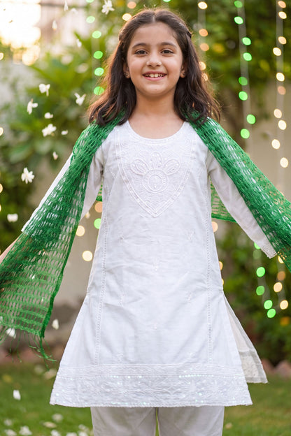 Azadi Elegance: White Chikankari Kurti with Scallop Border