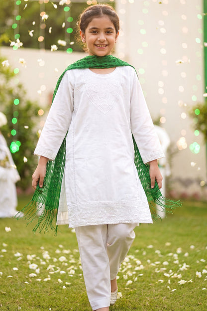 Azadi Elegance: White Chikankari Kurti with Scallop Border